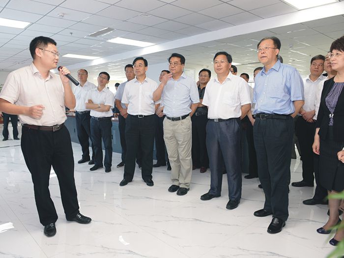 安徽省委常委、合肥市委書記吳存榮，合肥市黨政代表團一行蒞臨我集團參觀考察